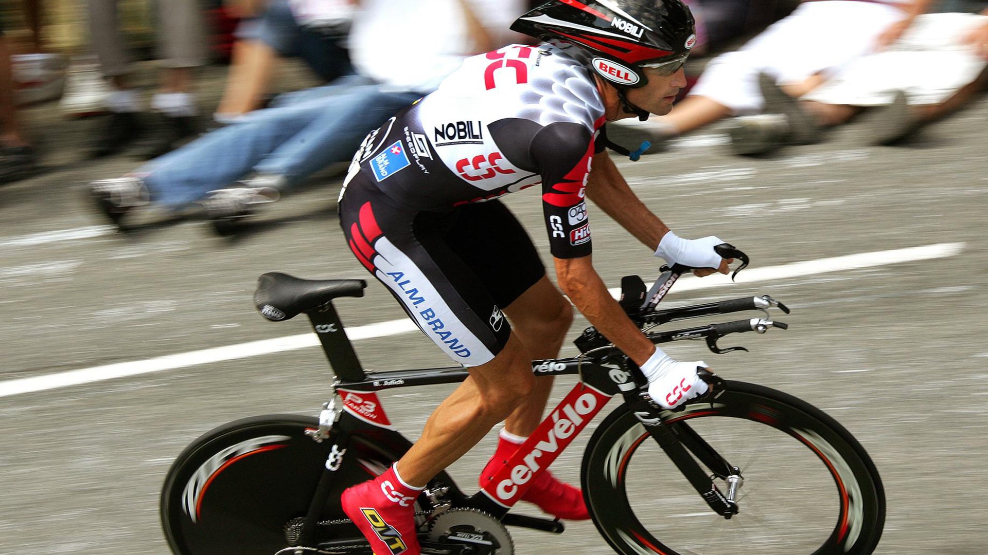 中国篮球为何难以形成全民参与热潮，为什么篮球在中国这么受欢迎