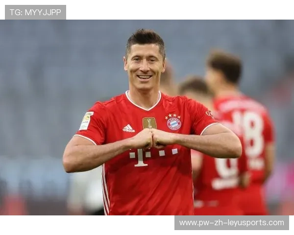 拜仁中路短传联动制造良机，莱万推射建功